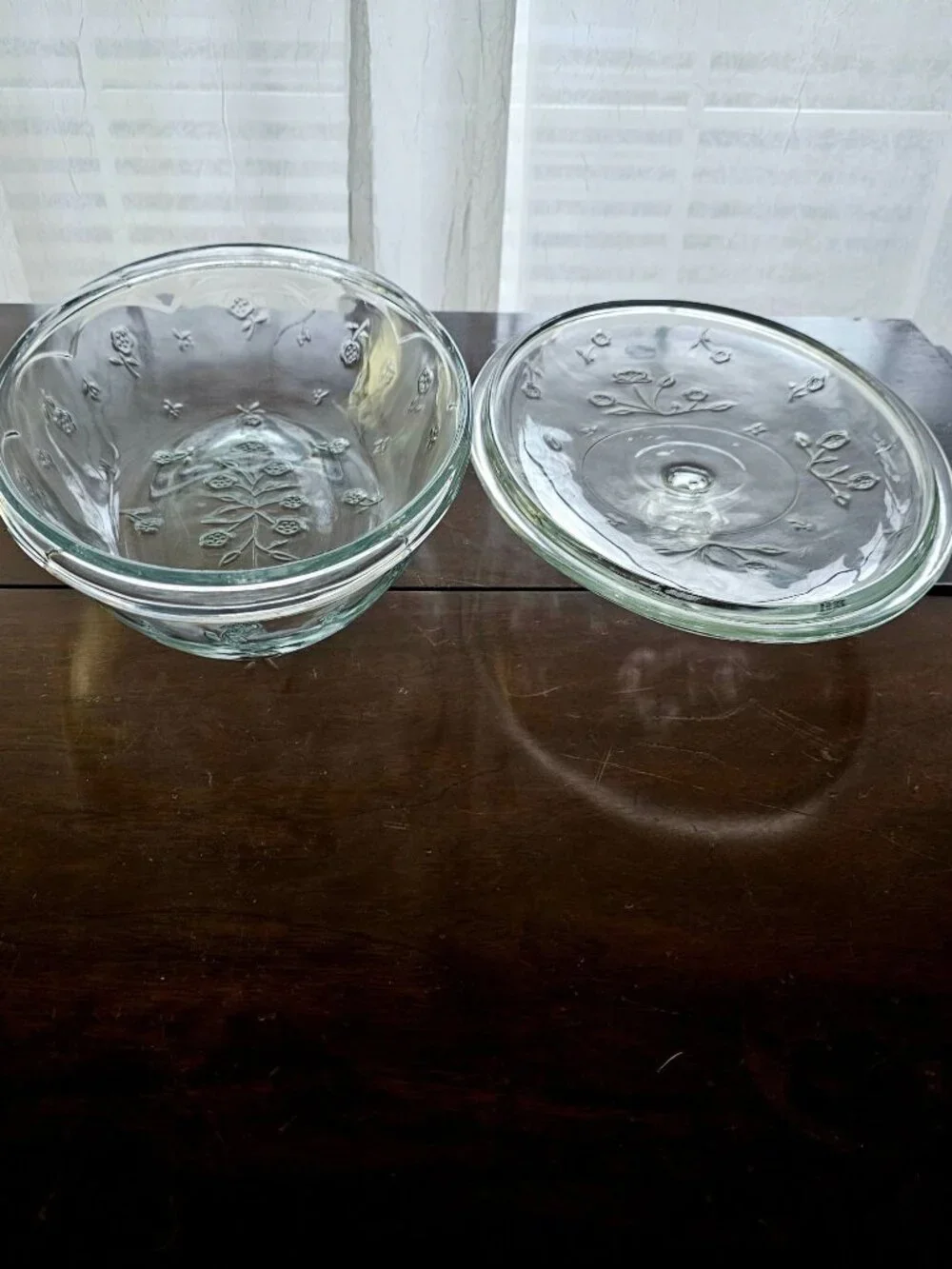 Anchor Hocking Savannah Covered Casserole Dish 2qt glass raised relief floral - Picture 7 of 9